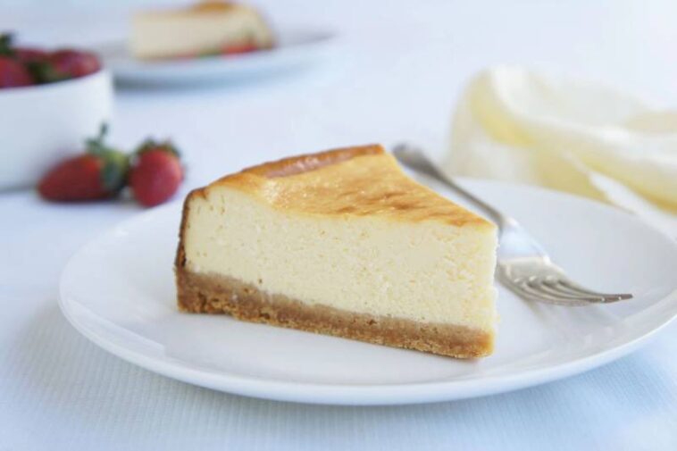 How Long Does Cheesecake Last in the Fridge? - WIKIFROG